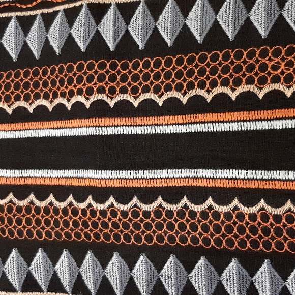 NWT Embroidered Tank - Picture 2 of 3